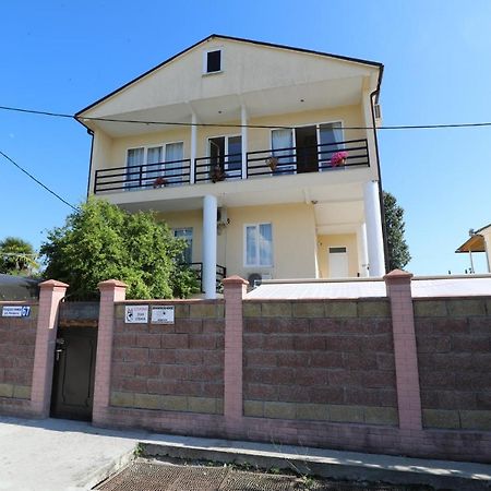Rozalin Guest House Gudauta Esterno foto