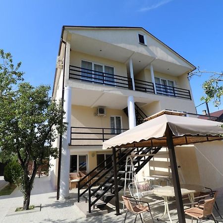 Rozalin Guest House Gudauta Esterno foto