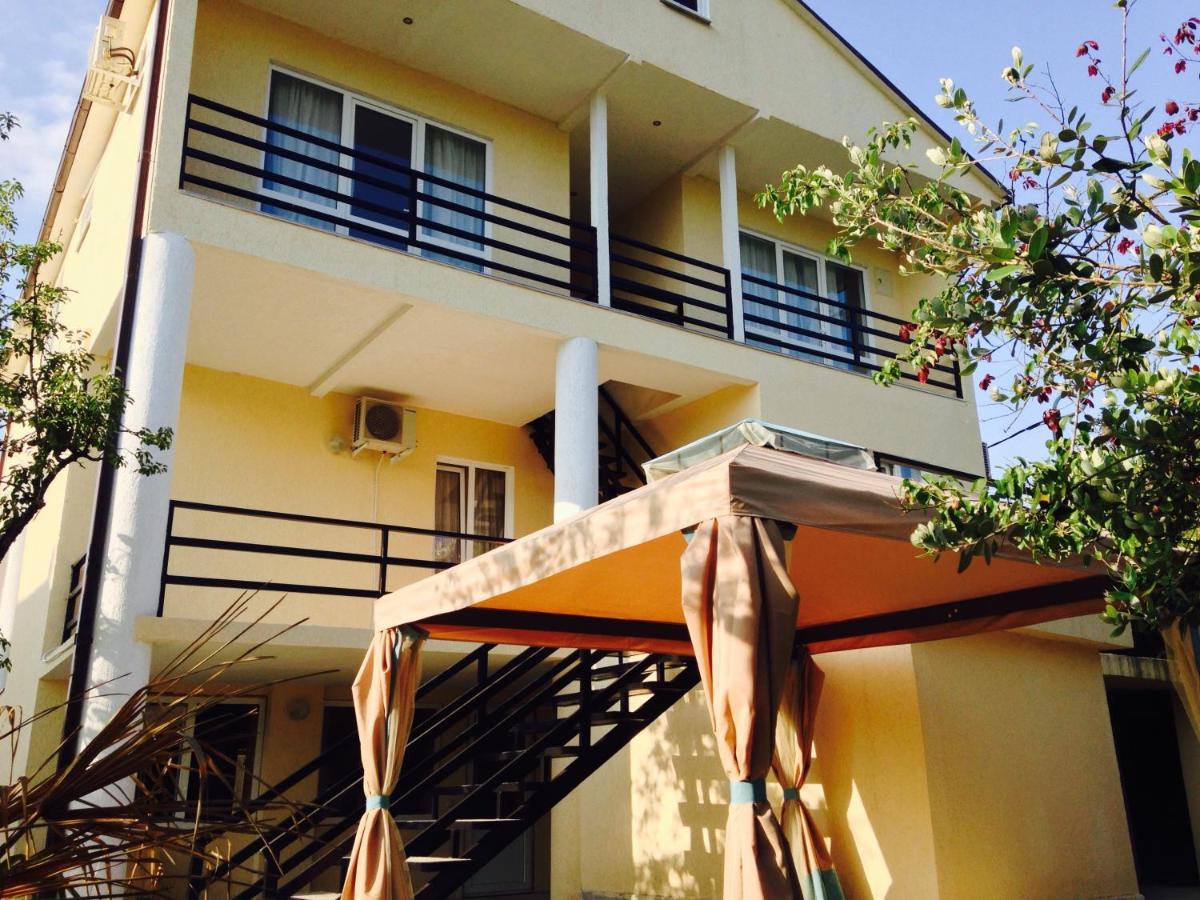 Rozalin Guest House Gudauta Esterno foto