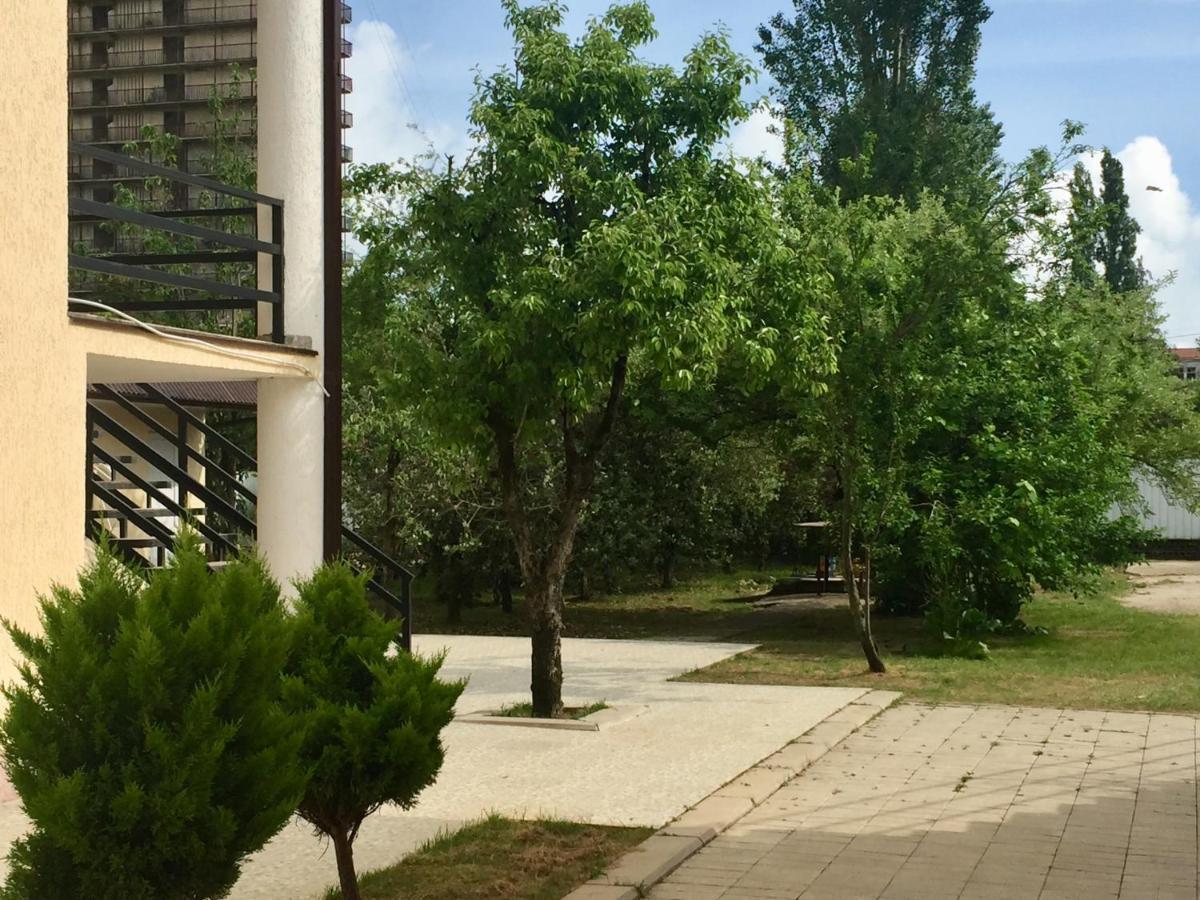 Rozalin Guest House Gudauta Esterno foto