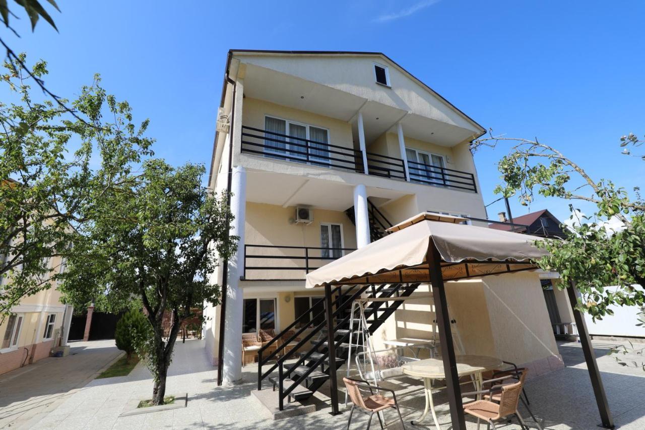 Rozalin Guest House Gudauta Esterno foto